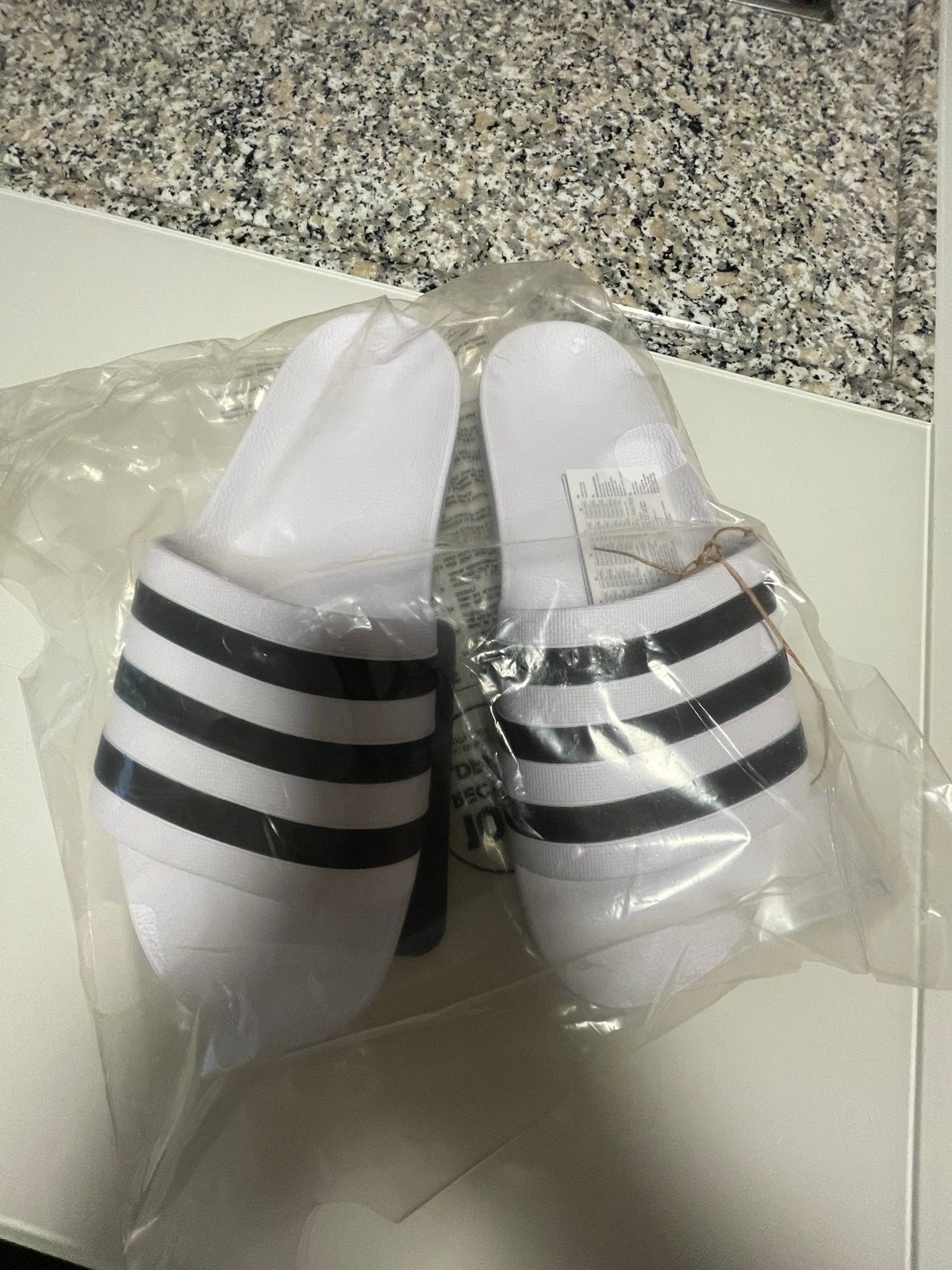 Nieuwe originele Adidas slippers maat 42, Ophalen, Nieuw, Zwart, Slippers