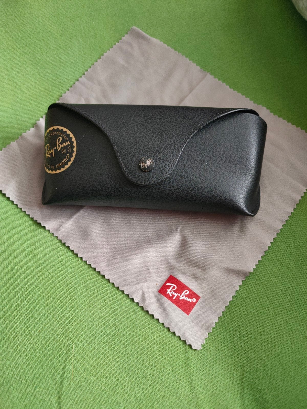 Rayban zonnebril koker, Sieraden, Tassen en Uiterlijk, Zonnebrillen en Brillen | Heren, Ophalen, Zo goed als nieuw, Zwart, Ray-Ban