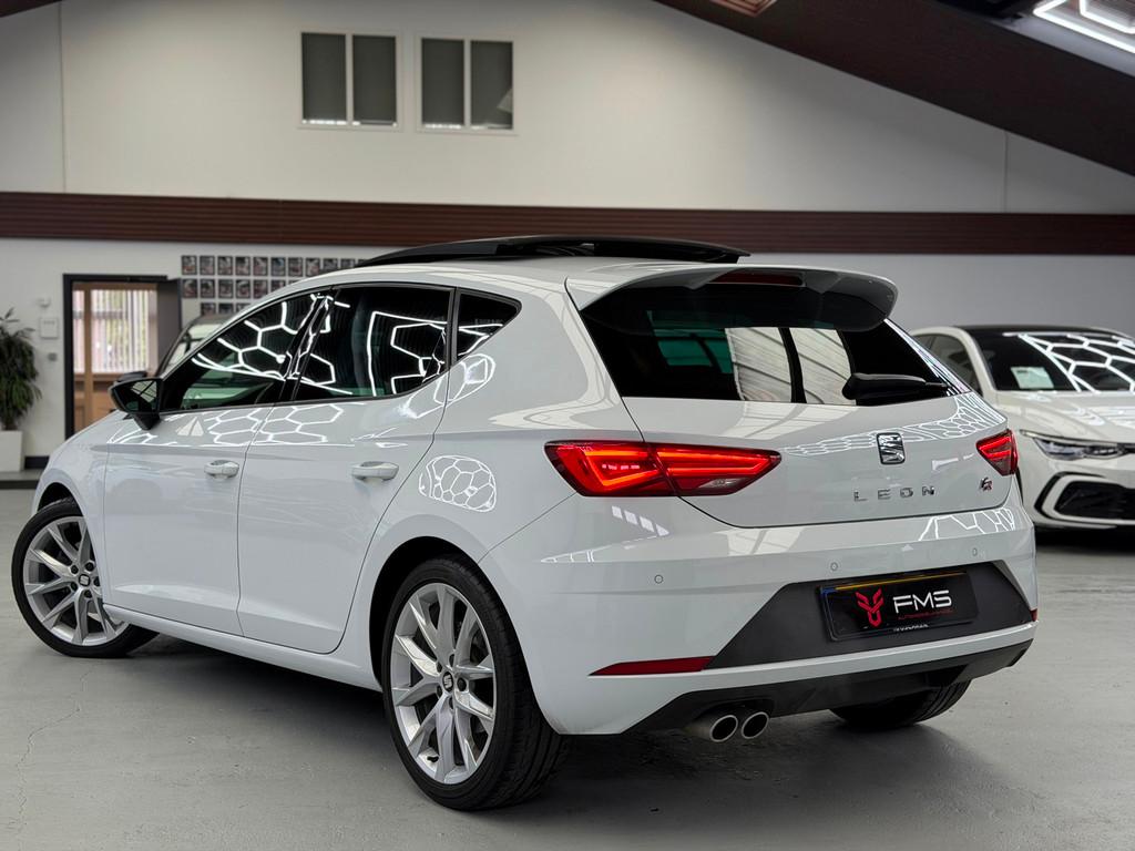 Seat Leon 1.5 TSI FR Edition Panorama CarPlay, 4 cilinders, 620 kg, Wit, Bedrijf