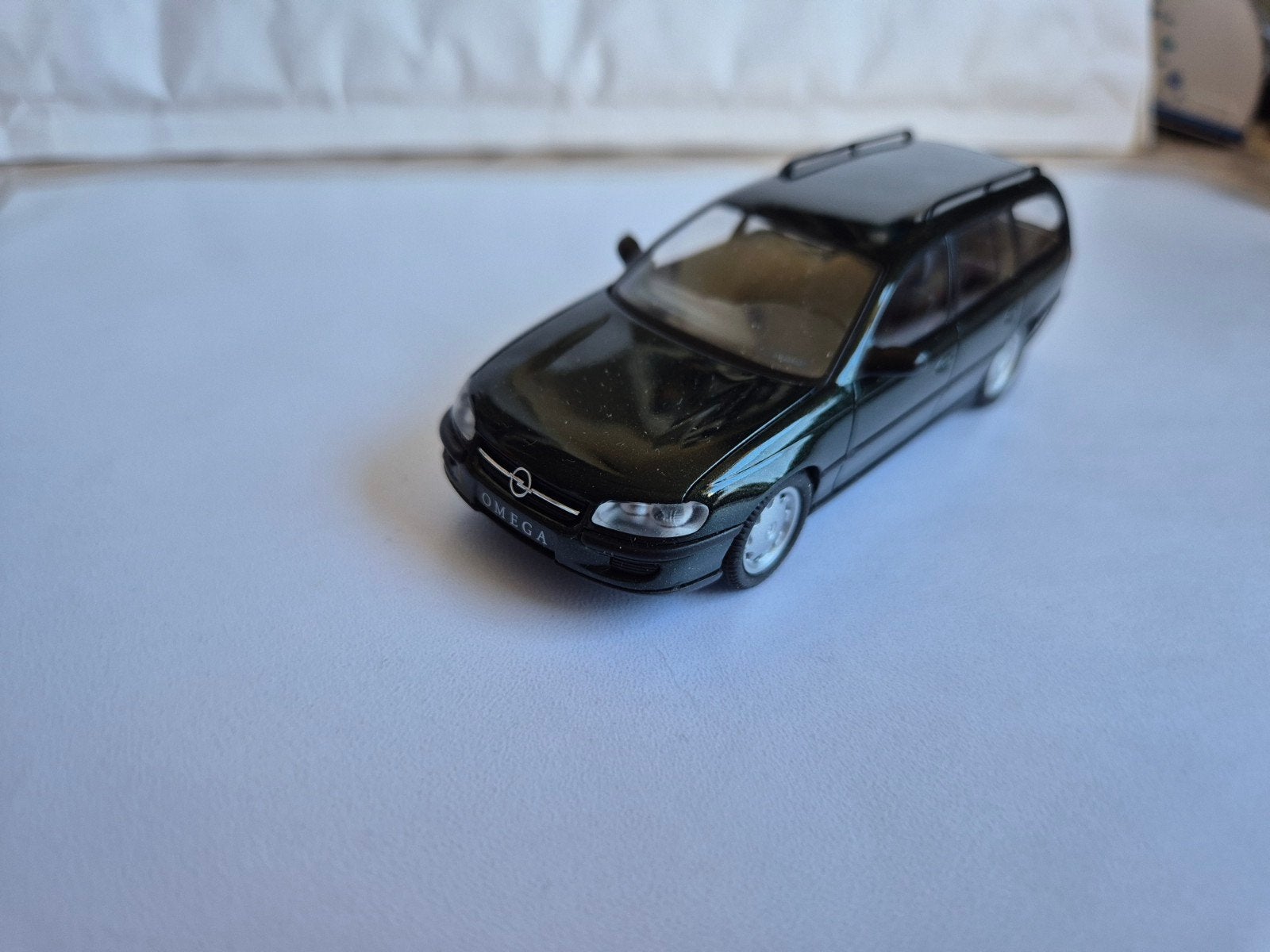Opel Omega Caravan Schaal 1/43 - Schuco Dealer Verpakking, Hobby en Vrije tijd, Ophalen of Verzenden, Nieuw, Auto, Schuco