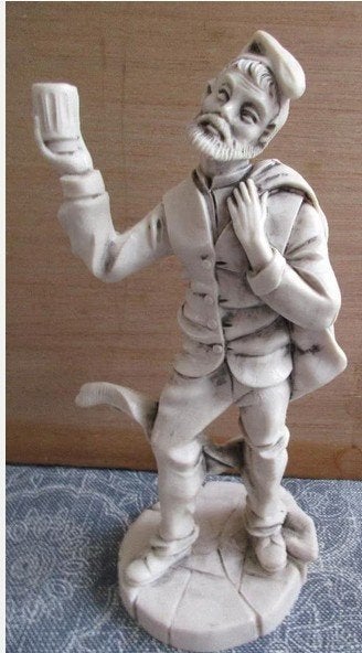 vintage albasten beeldje man met glas in de hand, Ophalen of Verzenden, Beeld, Man