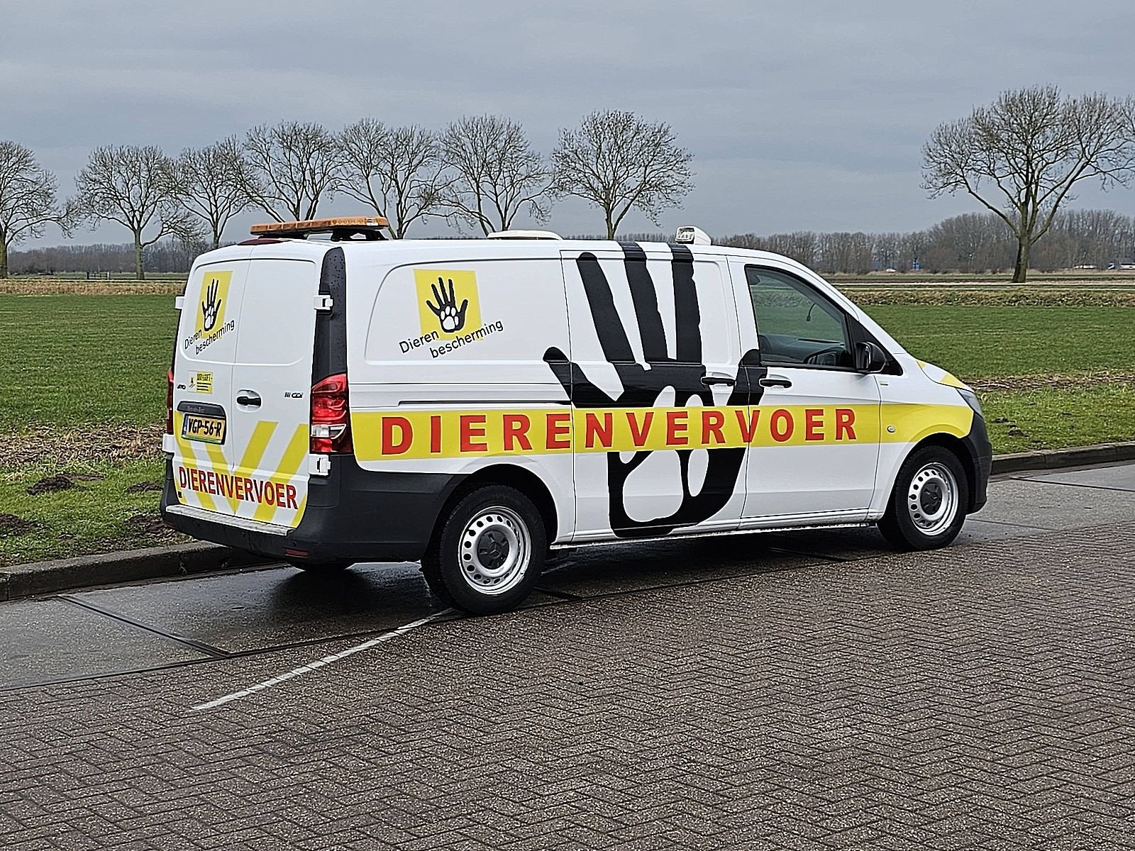 MERCEDES-BENZ VITO 111 dierenvervoer, Auto's, Bestelauto's, Gebruikt, Euro 6, 4 cilinders, Wit