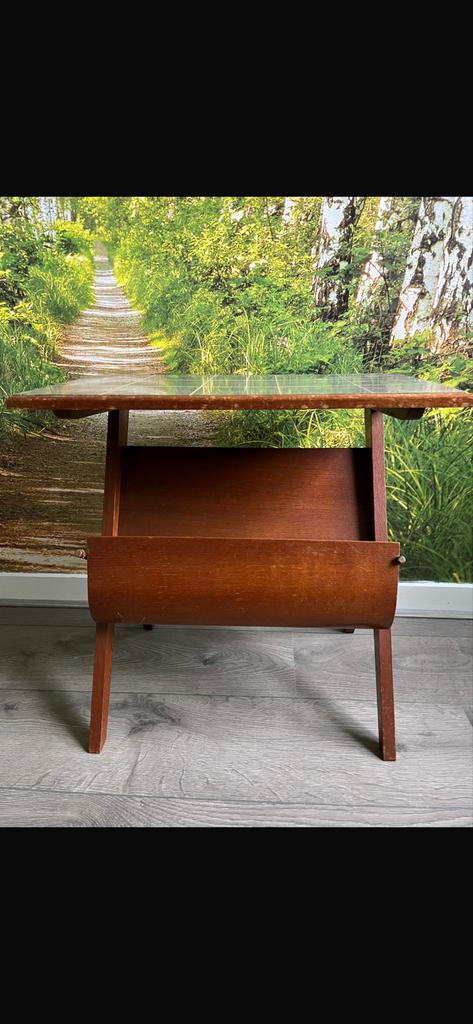 Vintage bijzettafel / lectuurbak met tegeltjes – jaren 60/70, Minder dan 45 cm, Minder dan 55 cm, Gebruikt, Ophalen of Verzenden