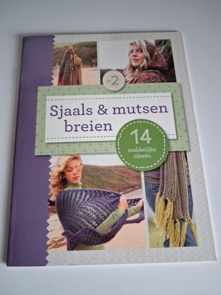 Boek Sjaals en mutsen breien 14 patronen, Ophalen of Verzenden, Zo goed als nieuw, Breien, Patroon of Boek