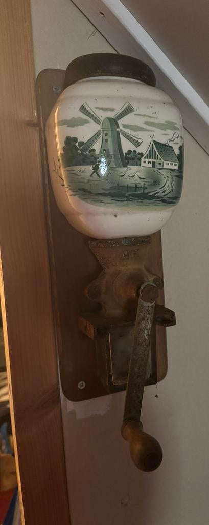 Oude koffiemolen, Ophalen, Overige materialen, Gebruikt, Overige kleuren