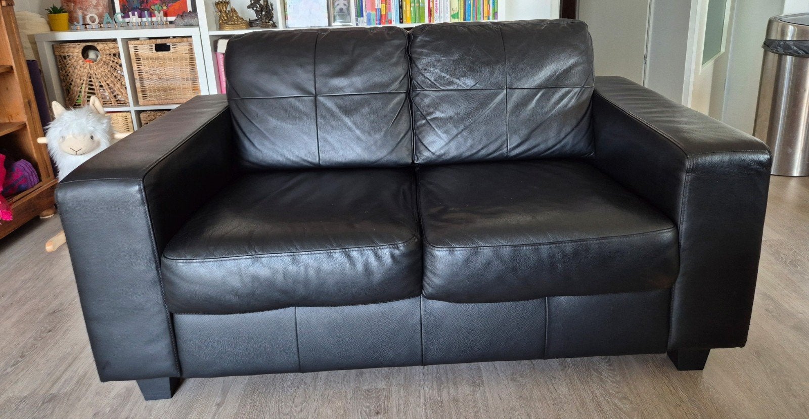 Ikea Skogaby tweezitsbank - Zwart leer, Huis en Inrichting, Ophalen, Gebruikt, Tweepersoons, Rechte bank