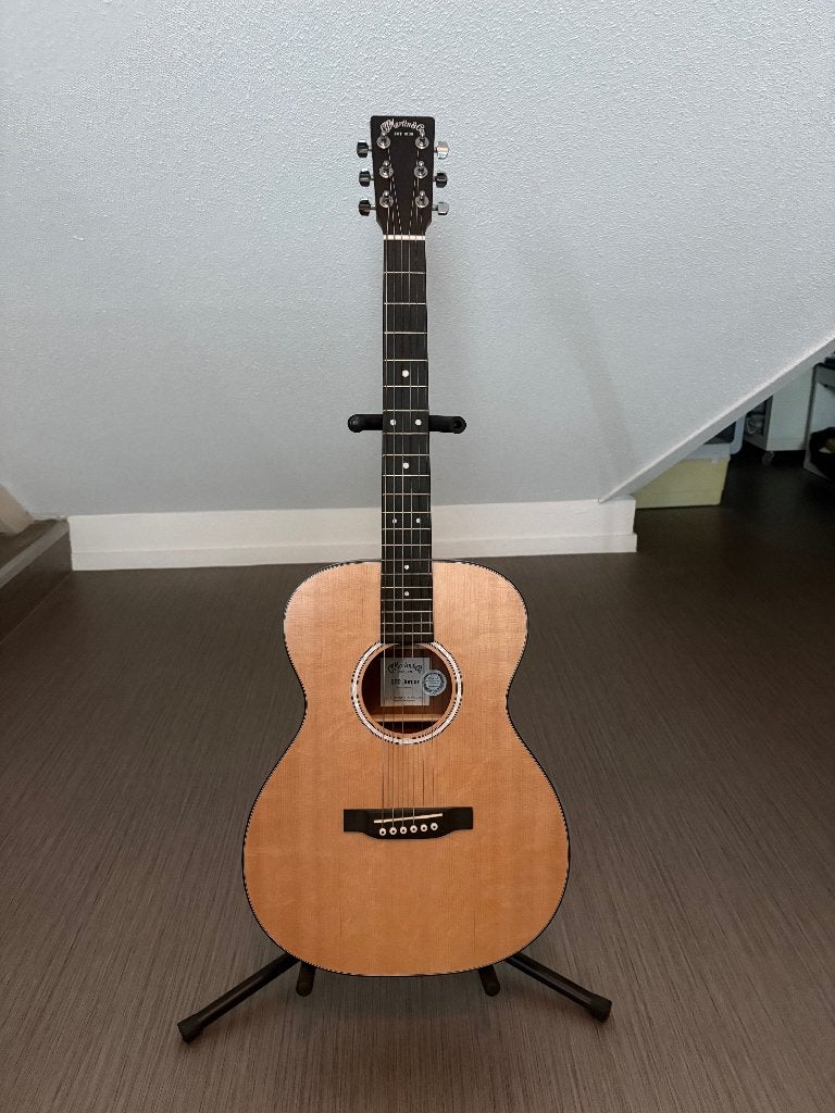 Martin 000-Jr 10 Compacte reisgitaar, Ophalen, Zo goed als nieuw, Western- of Steelstringgitaar, Met koffer