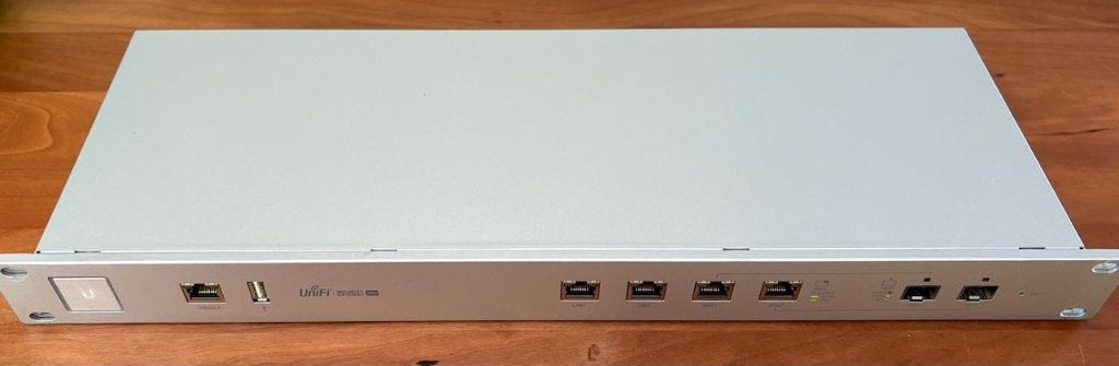 Ubiquiti UniFi Security Gateway Pro 4 (USG-PRO) + Cloud Key, Ophalen of Verzenden, Gebruikt