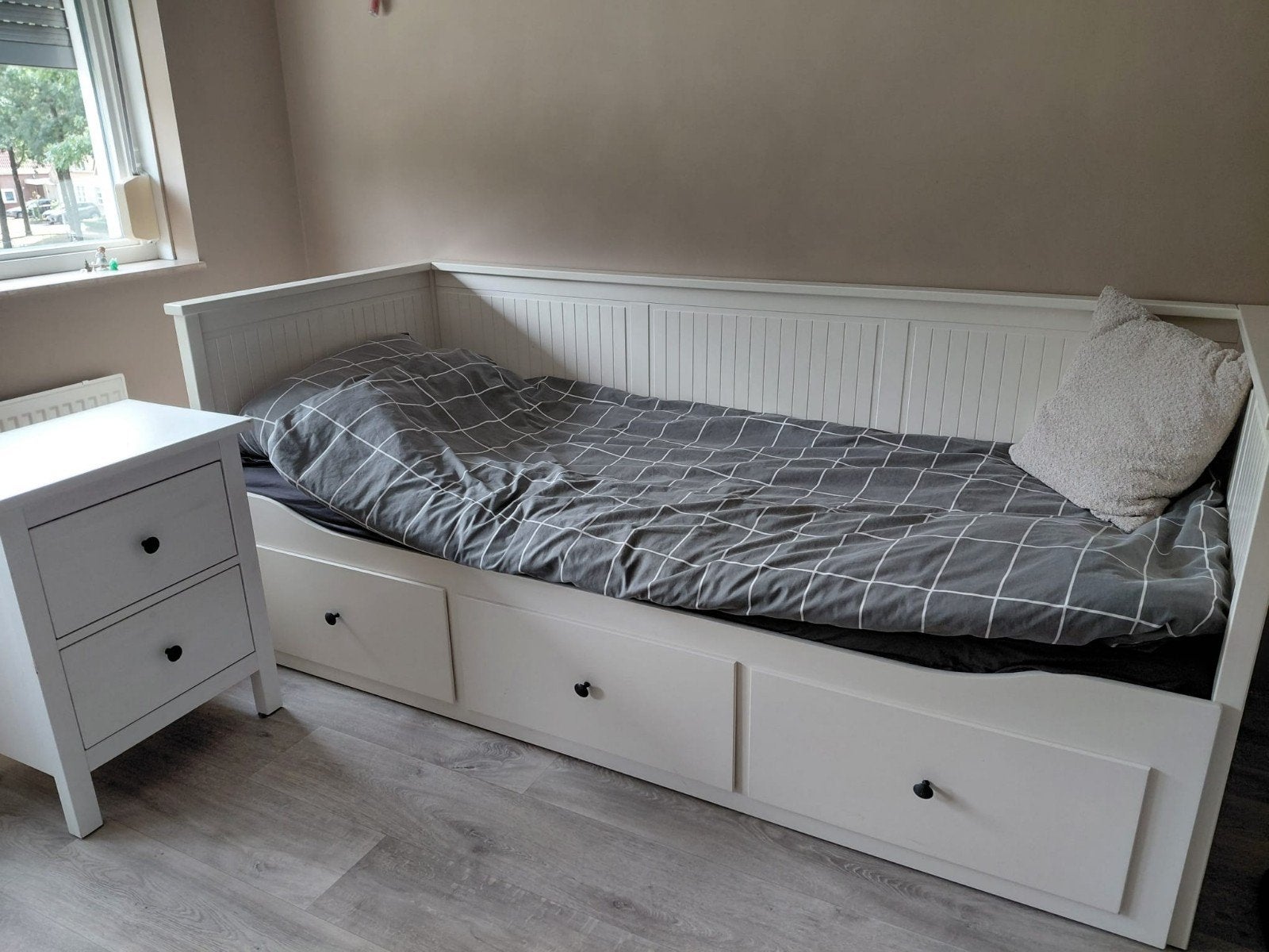 hemnes bed en nachtkast wit, Ophalen, Eenpersoons, Wit, Zo goed als nieuw