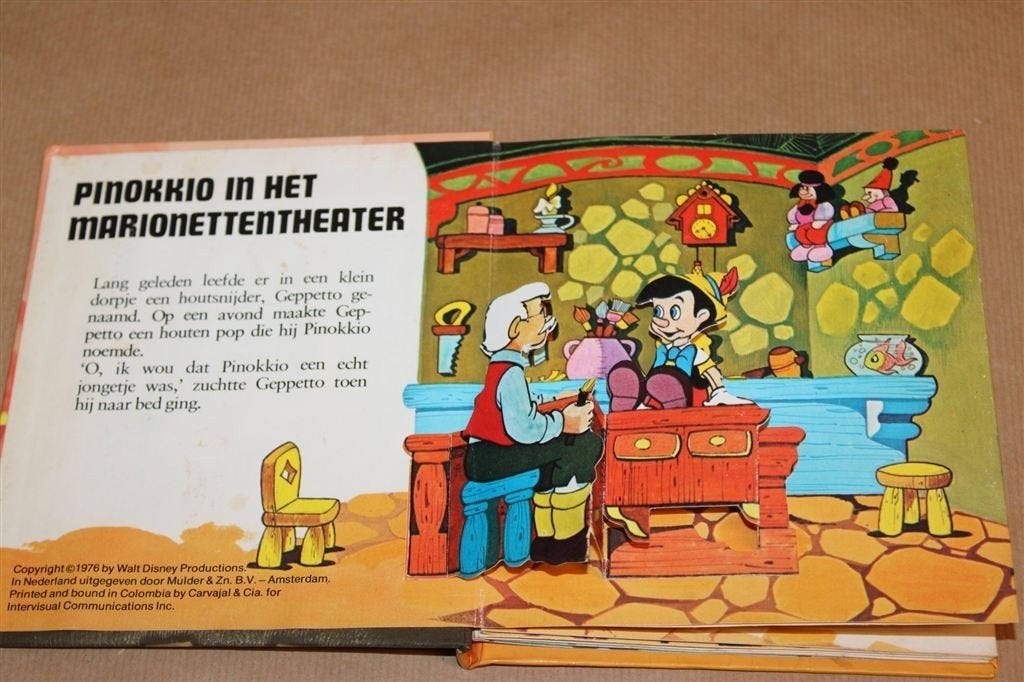Pinokkio in het Marionettentheater — Disney Pop-up 1977, Boeken, Ophalen of Verzenden, Gelezen