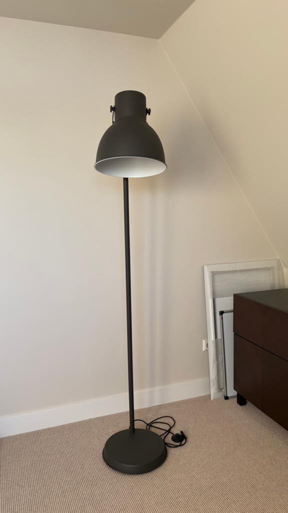 IKEA HAKTAR staande lamp grijs, Ophalen, Zo goed als nieuw, Metaal, 150 tot 200 cm