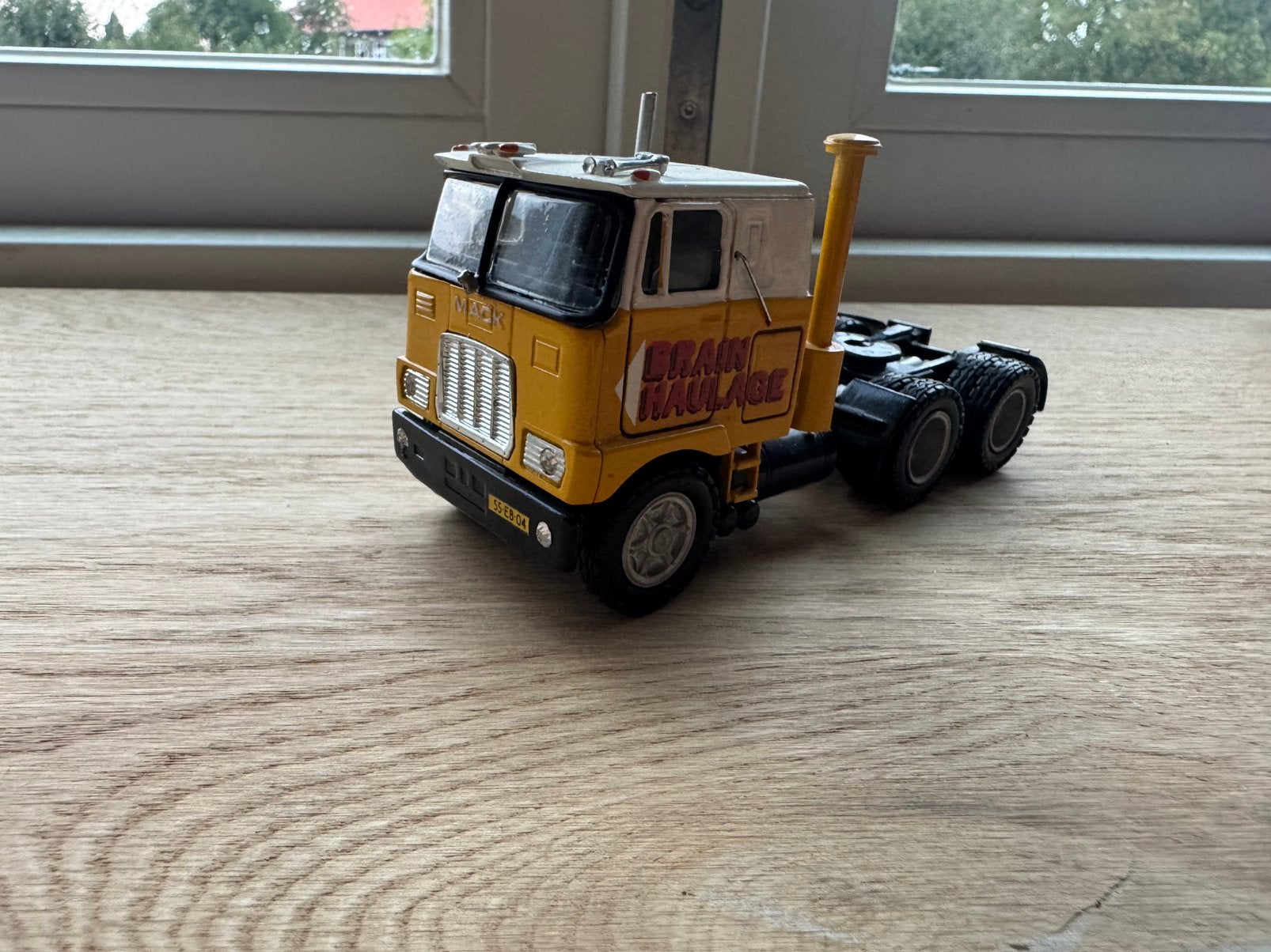 Mack F700 smit asam, Hobby en Vrije tijd, Modelauto's | 1:50, Ophalen of Verzenden, Zo goed als nieuw, Bus of Vrachtwagen