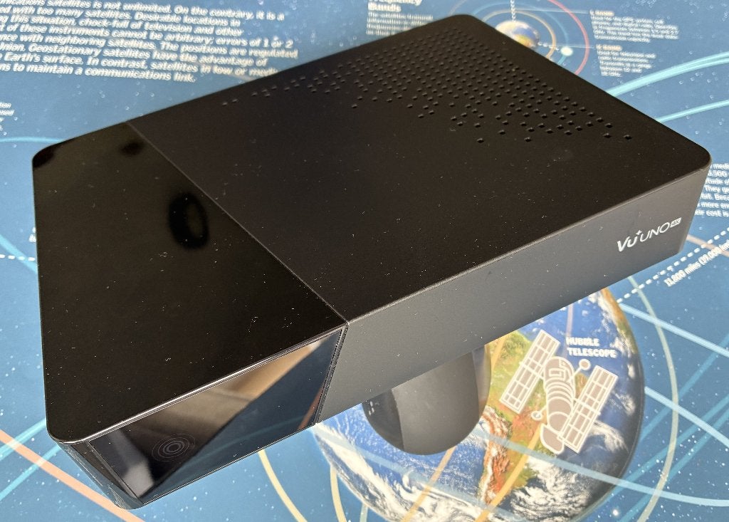 VU+ UNO 4K HYBRID *SAT.TUNER* + *KABELTUNER* ONLY TODAY, Audio, Tv en Foto, Schotelantennes, Verzenden, Zo goed als nieuw, (Schotel)antenne-accessoires