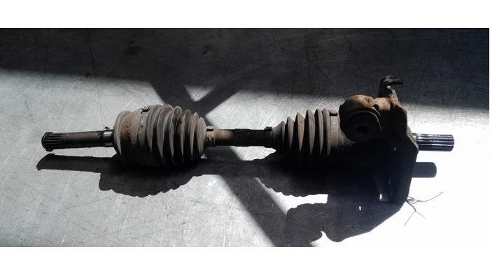 Aandrijfas links-voor van een Isuzu D-MAX, Gebruikt, -, Overige automerken, -