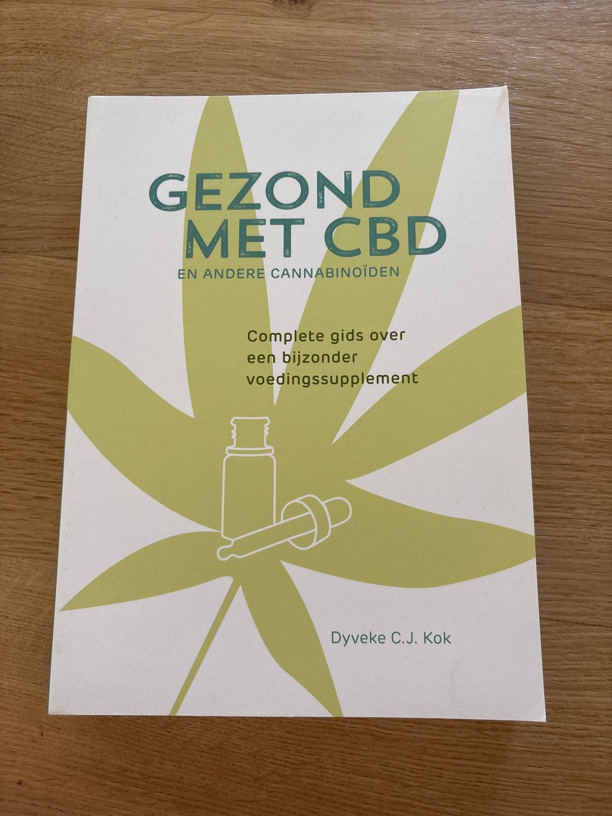 Gezond met CBD - Dyveke C.J. Kok, Ophalen of Verzenden, Zo goed als nieuw, Kruiden en Alternatief