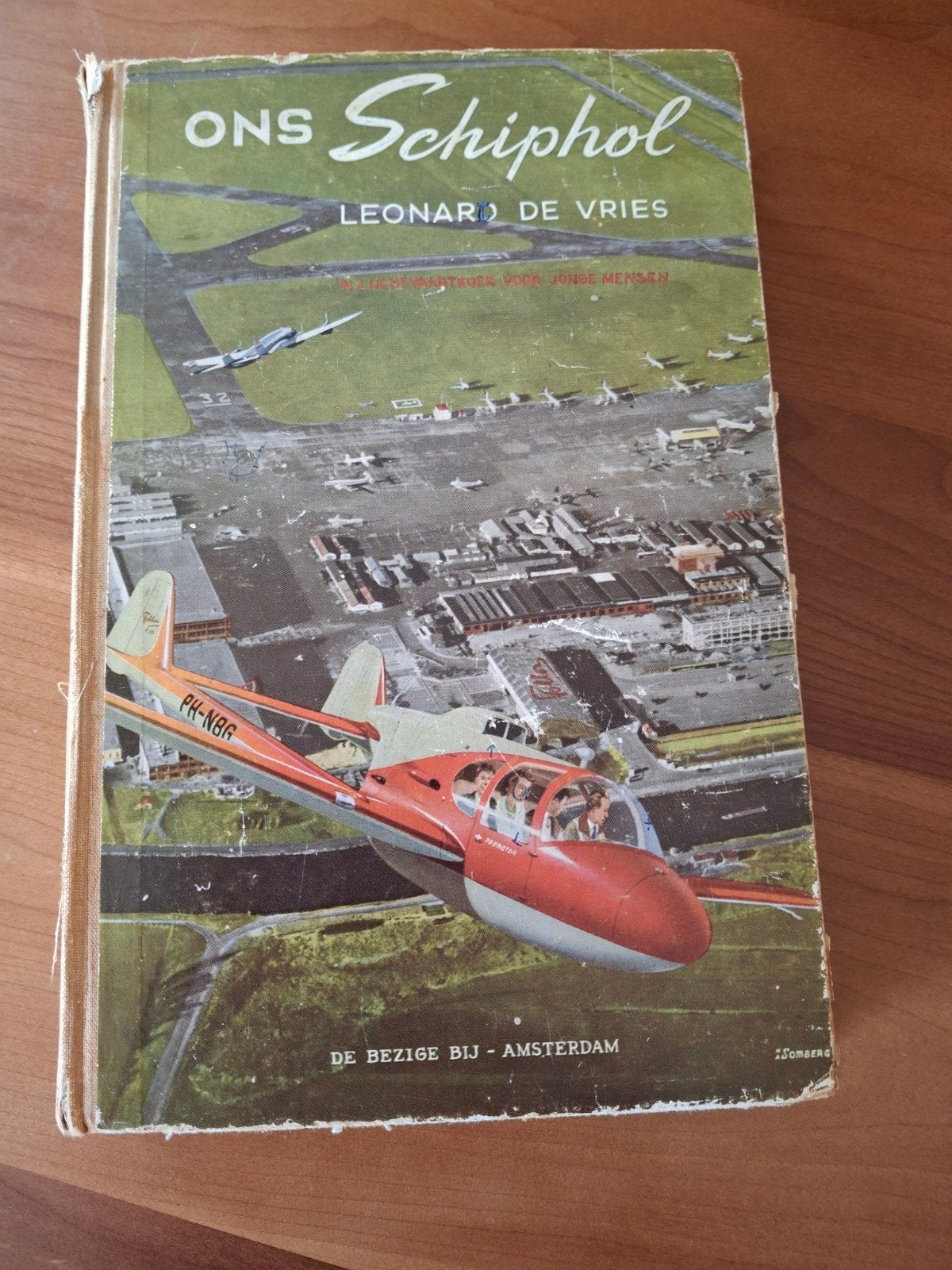 ons Schiphol ( boek ), Ophalen of Verzenden, Gelezen