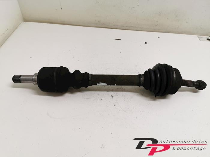 Aandrijfas links-voor van een Peugeot 206