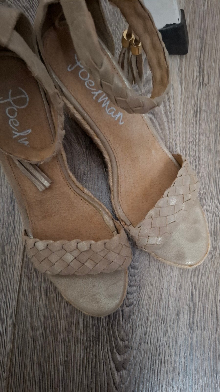Sandaal met sleehak, Beige, Zo goed als nieuw, Sandalen of Muiltjes, Ophalen of Verzenden