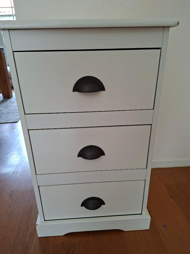 Kastje met 3 laatjes, Ophalen