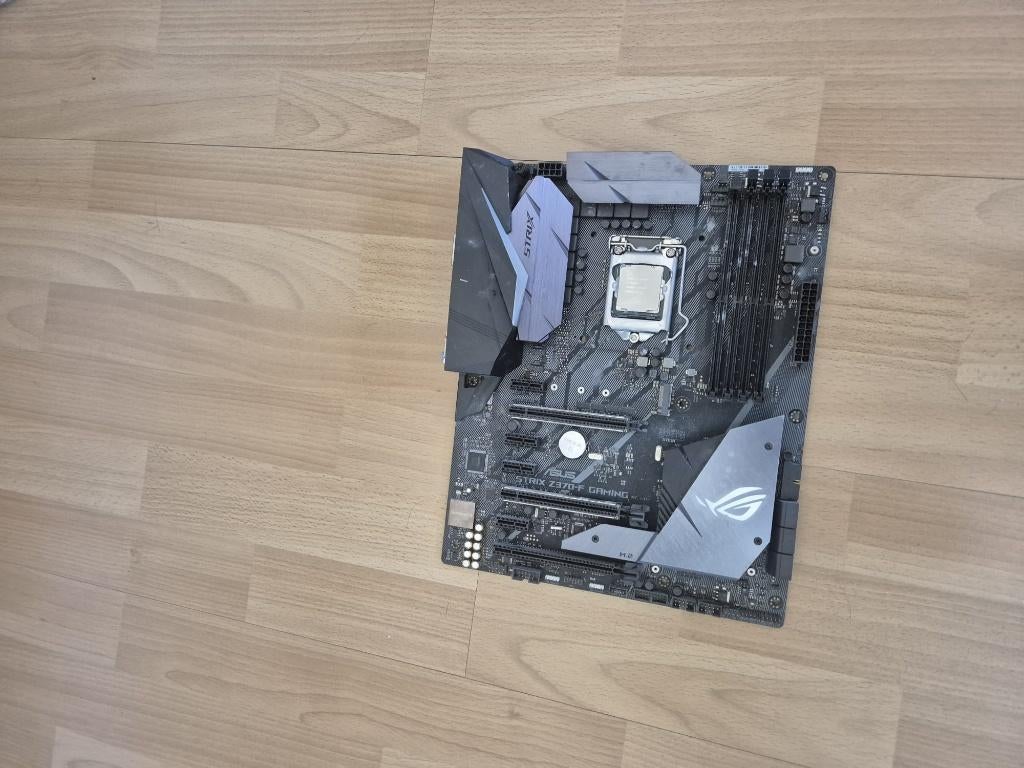 ASUS ROG Strix Z370-F GAMING & Intel Core I7-8700K, Computers en Software, Moederborden, Ophalen of Verzenden, Gebruikt, Intel