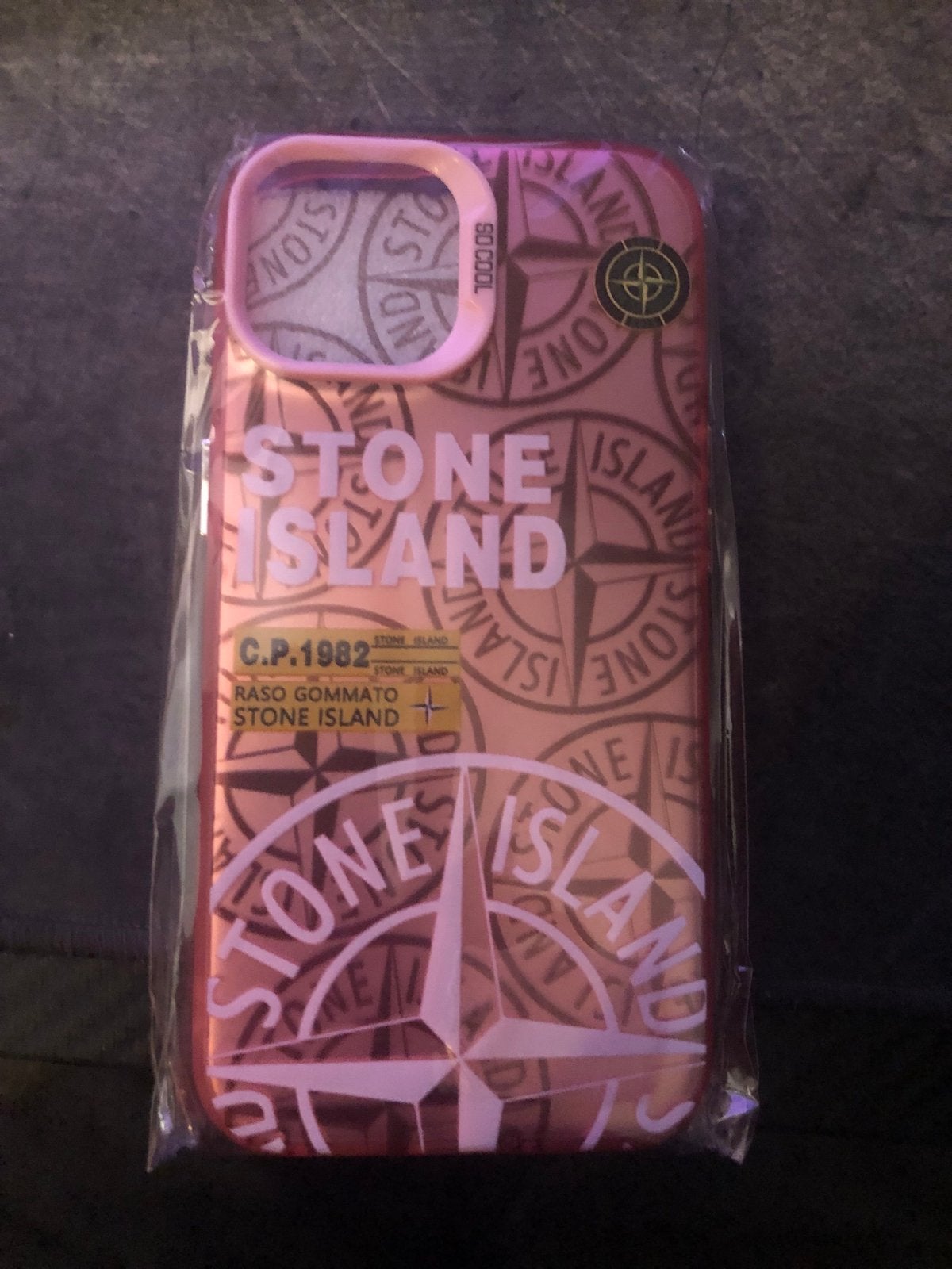 Stone Island Hoesje voor iPhone 15 - Roze, Telecommunicatie, Kunststof, IPhone 15, Nieuw, Hoesje of Tasje
