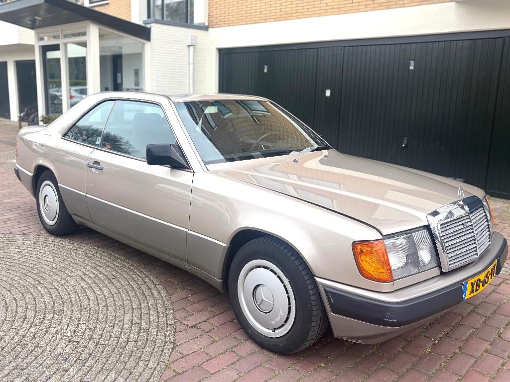 Mercedes 300CE Coupé Origineel & Zeer netjes Liefhebbersauto, Auto's, Mercedes-Benz, Particulier, 300-Serie, ABS, Elektrische buitenspiegels