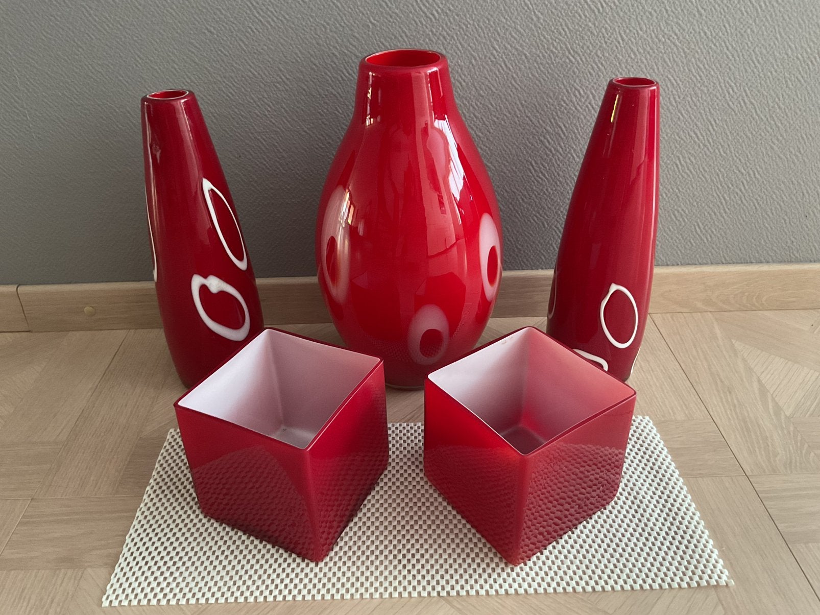 3 glazen vazen en 2 glazen plantenbak, Ophalen, Minder dan 50 cm, Rood, Glas