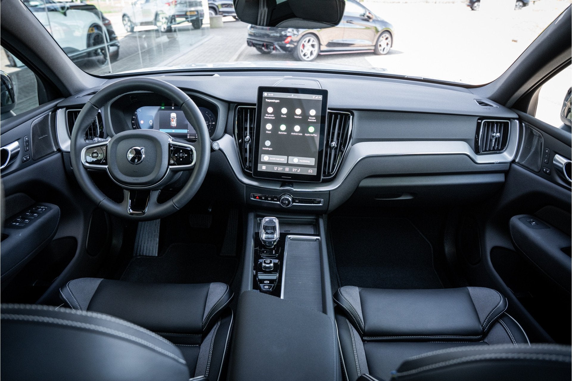 Volvo XC60 2.0 T6 Recharge AWD Plus Black Edition * H&K * HU, Automaat, 12 maanden, Gebruikt, Zwart