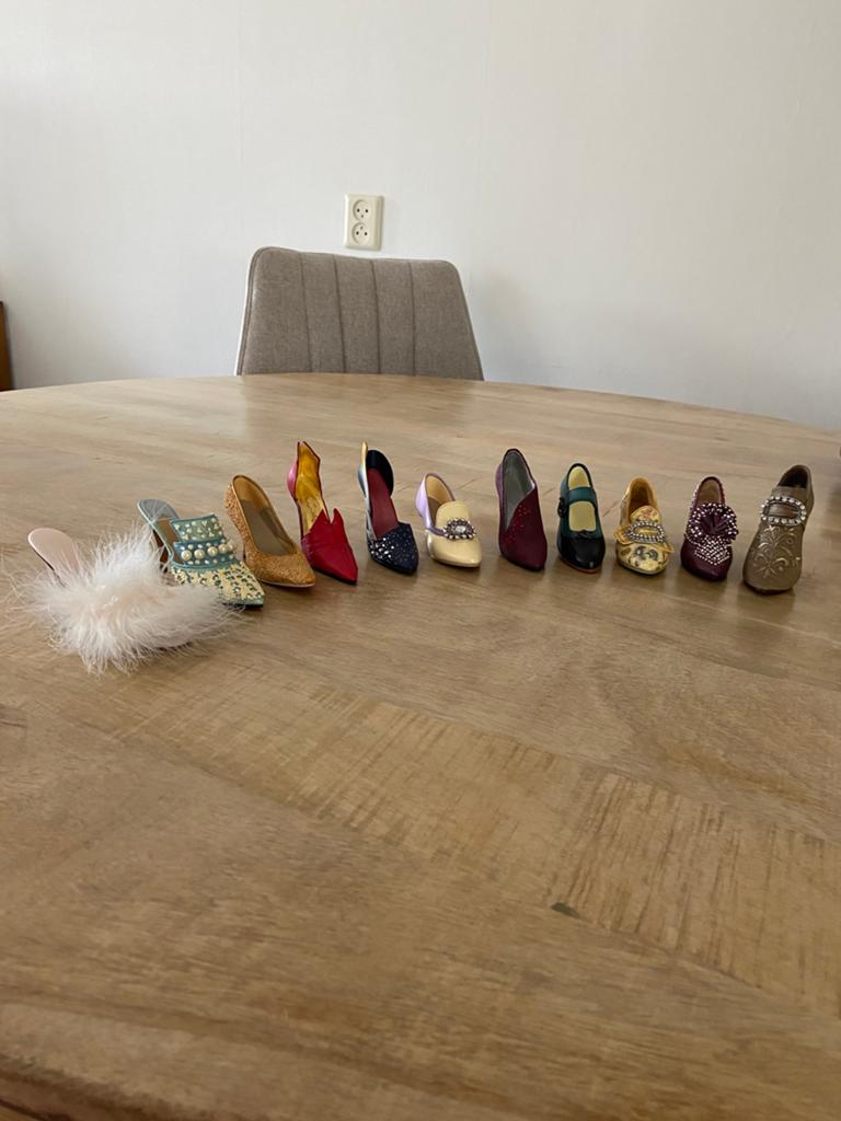 Just the Right Shoe, Ophalen, Zo goed als nieuw, Porselein