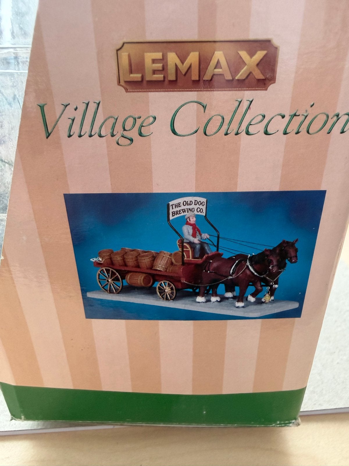 Lemax Village Collection: The Old Dog Brewing Co. Bierwagen, Diversen, Kerst, Ophalen of Verzenden, Zo goed als nieuw