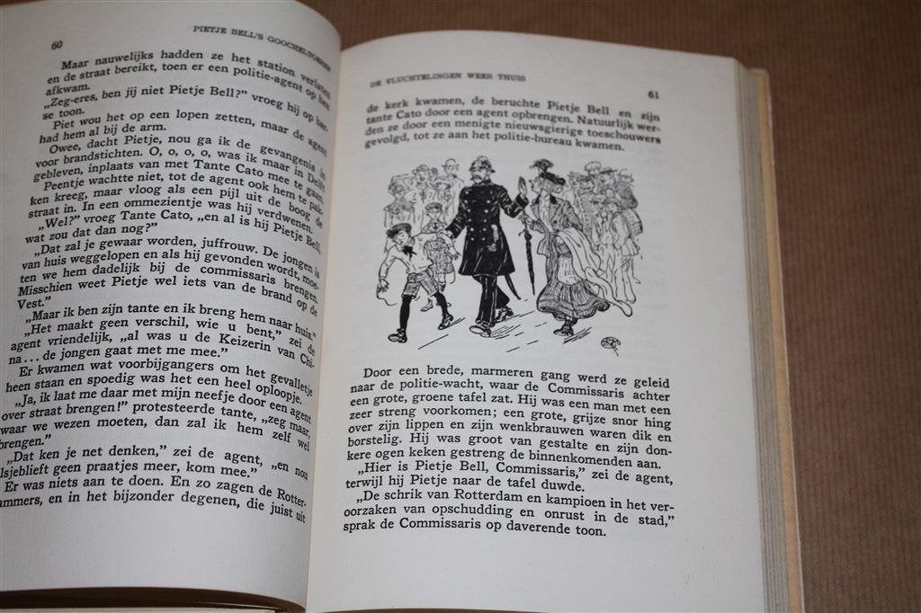 Pietje Bell's goocheltoeren. Abkoude. 8e dr. 1951., Boeken, Ophalen of Verzenden, Gelezen
