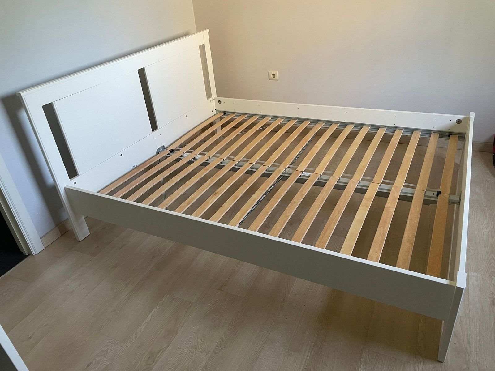 Bed 1,60m op 2m, Ophalen, Zo goed als nieuw, Tweepersoons, Hout