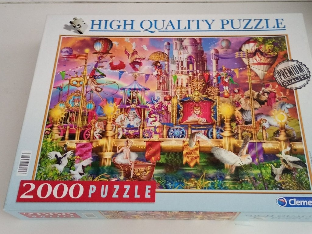 Clementoni puzzel Magic Circus Parade, Ophalen of Verzenden, Meer dan 1500 stukjes, Zo goed als nieuw, Legpuzzel