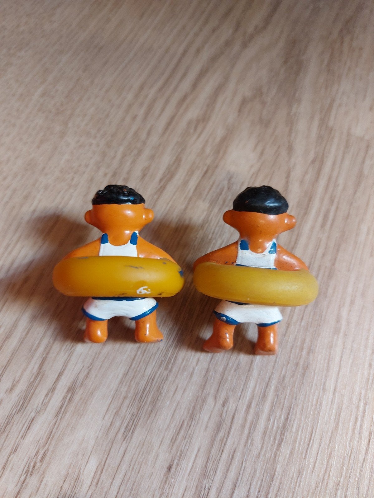 2x Sesamstraat Ernie poppetjes in zwemband, Verzamelen, Poppetjes en Figuurtjes, Ophalen of Verzenden