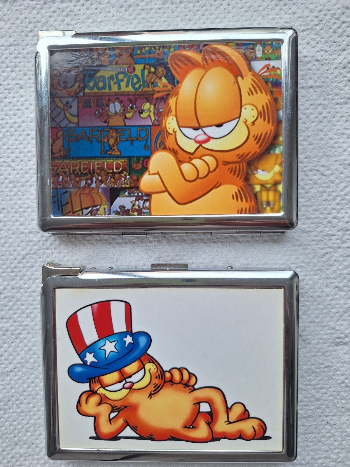 2 Vintage Garfield sigarettendoosjes met aansteker, Verzamelen, Rookartikelen, Aanstekers en Luciferdoosjes, Zo goed als nieuw