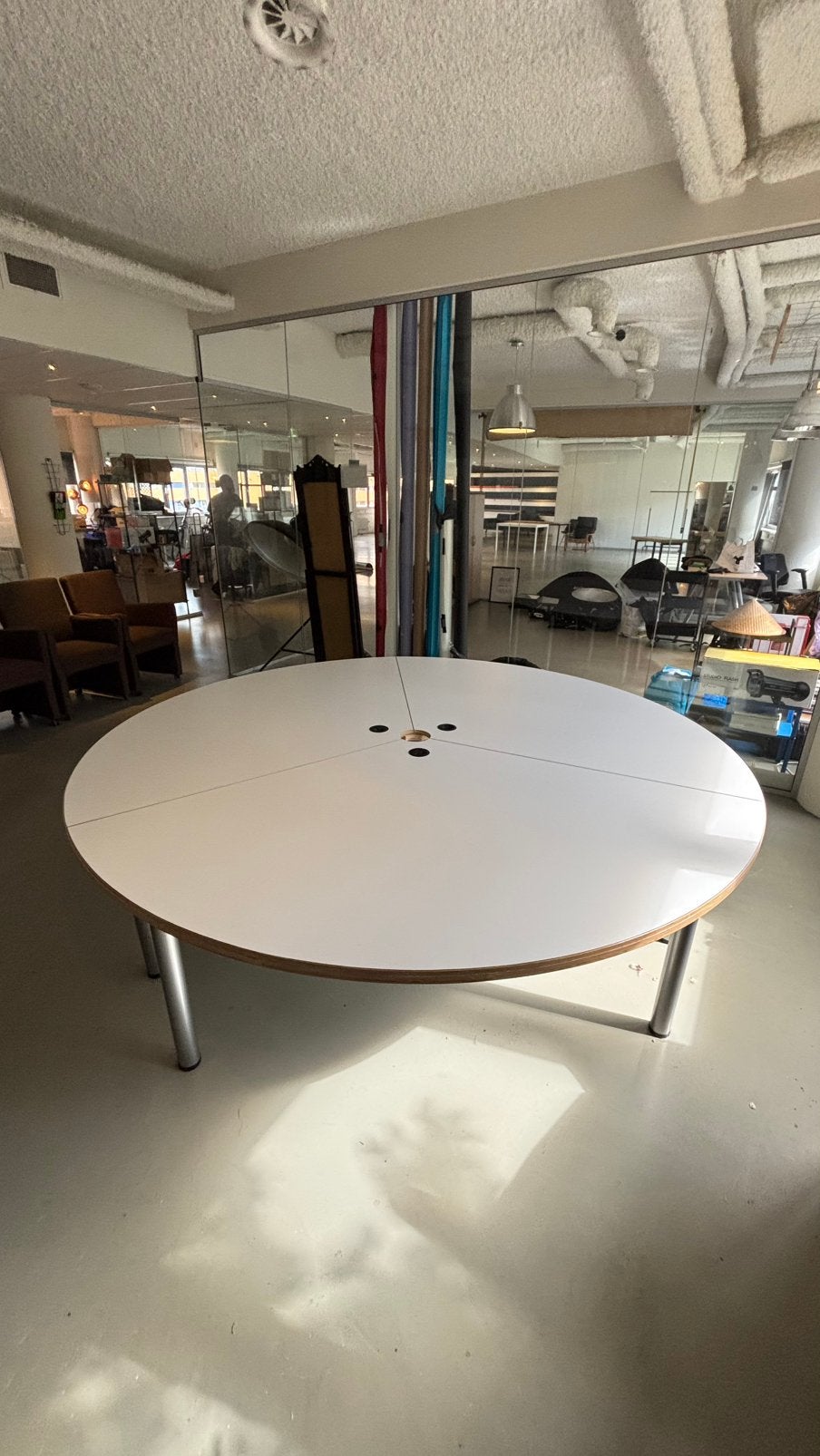 GRATIS Grote ronde vergadertafel wit, Ophalen, Overige materialen, Rond, 200 cm of meer