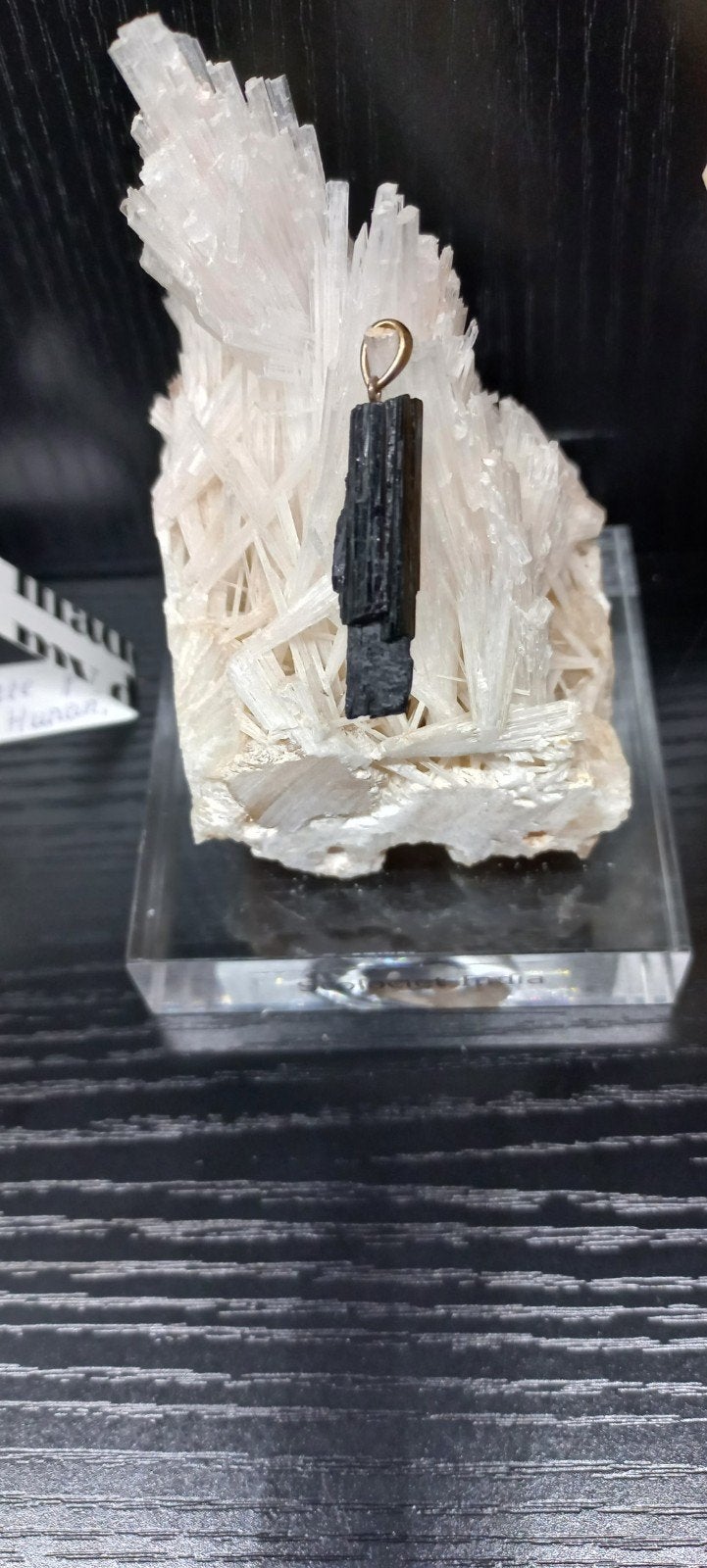 Ruwe toermalijn hanger, Verzamelen, Mineralen en Fossielen, Ophalen of Verzenden, Mineraal