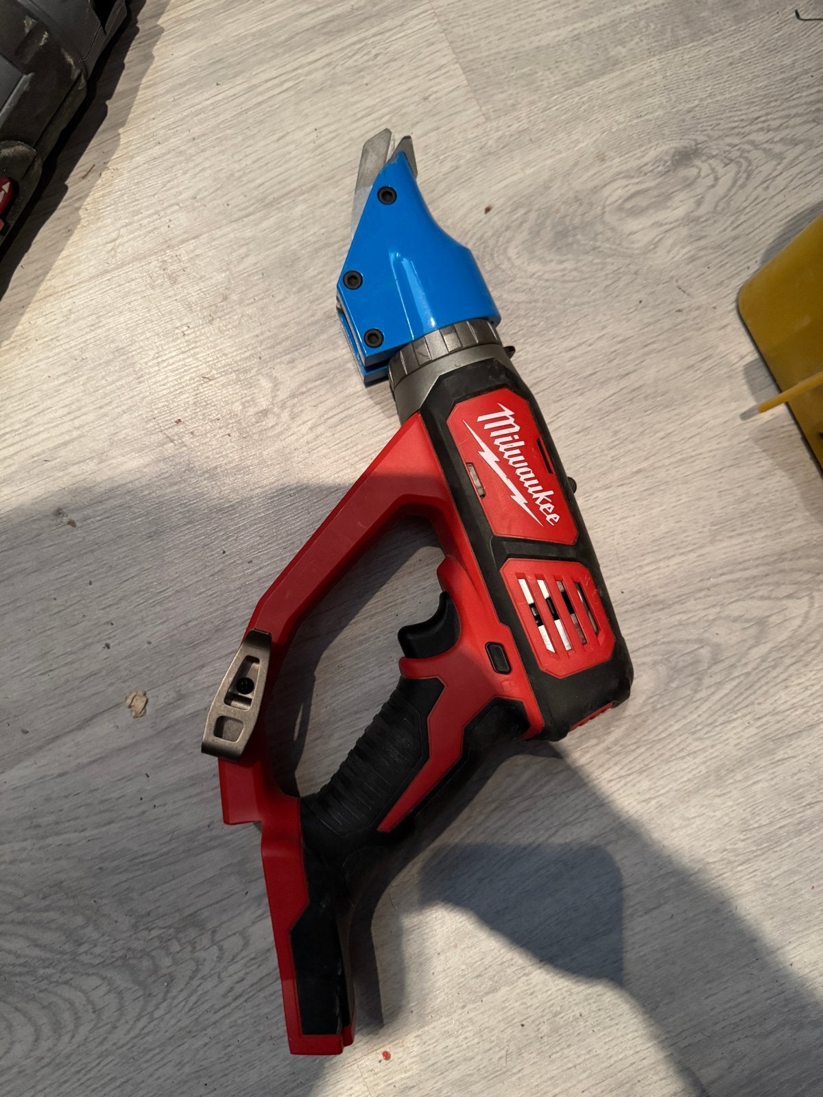 Milwaukee M18 zonder Accu Knabbelschaar - Metaalschaar, Ophalen of Verzenden, Gebruikt, Snijgereedschap, Milwaukee