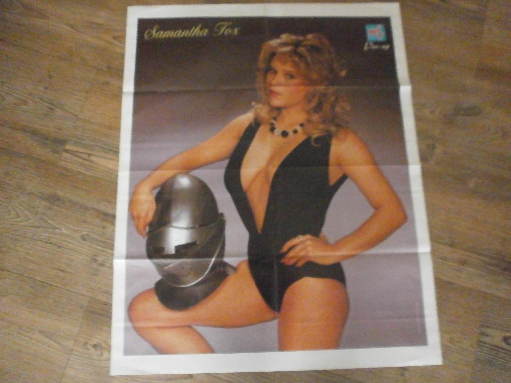 leuke xl pin up poster jr 80  Samantha Fox ( zw badpak), Verzenden, Zo goed als nieuw, A1 t/m A3, Film en Tv