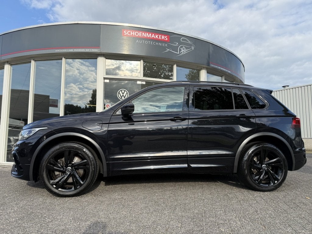 Volkswagen Tiguan 1.4 TSI eHy R Bns+ (bj 2022, automaat), Auto's, 1716 kg, 4 cilinders, 150 pk, Zwart