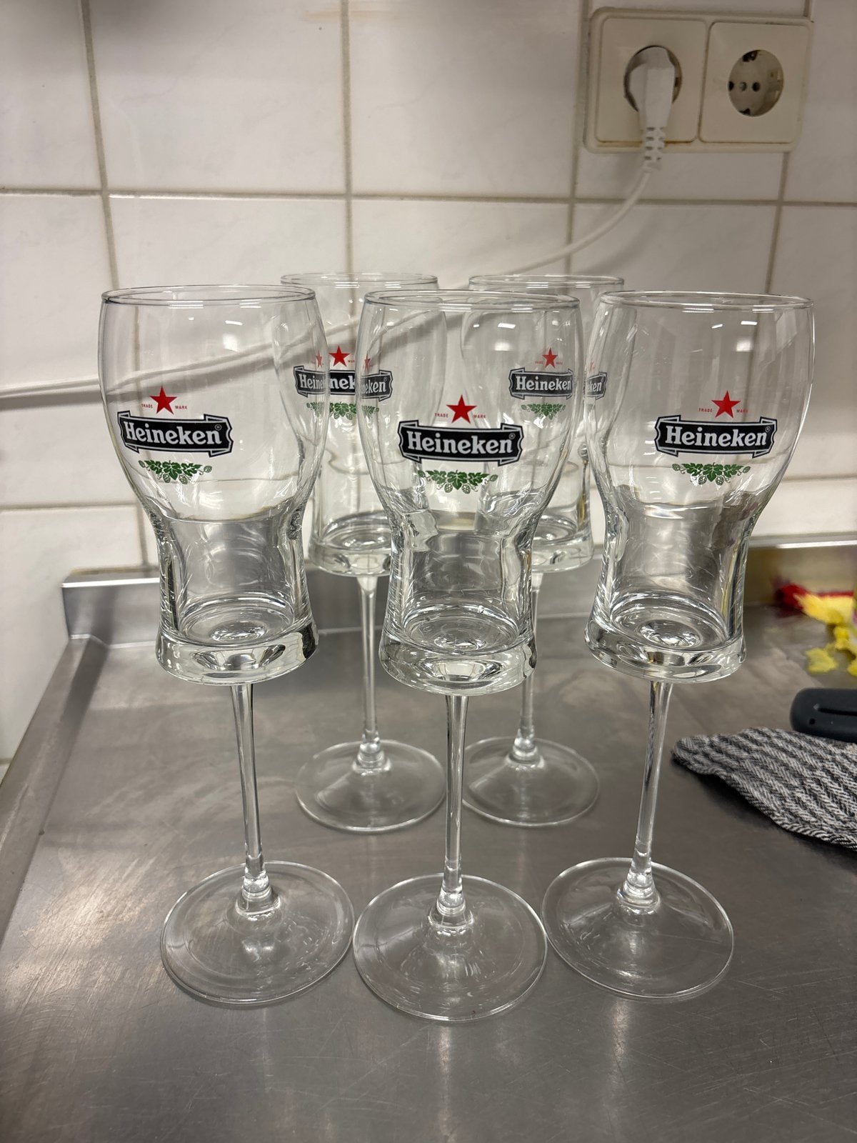 Set van 5 Heineken bierglazen op voet, Ophalen of Verzenden, Overige merken, Glas, Overige typen