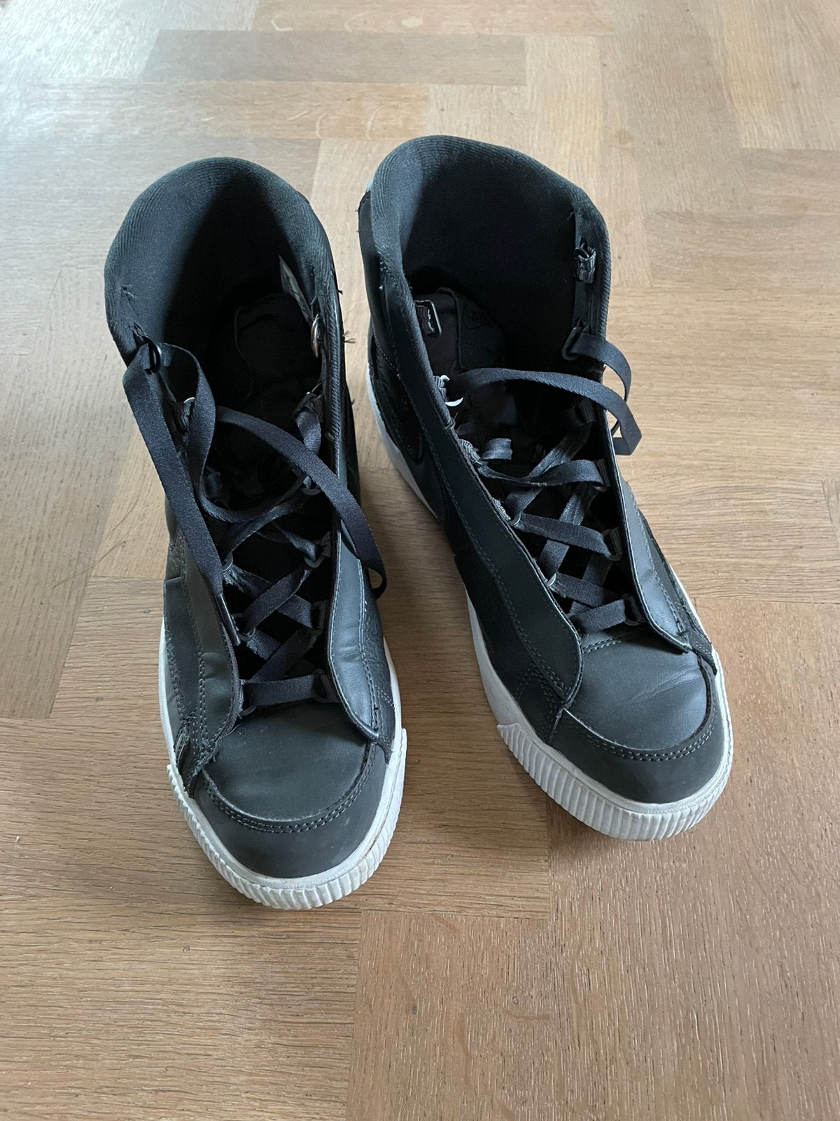 Nike hoge sneaker maat 8,5 (40) ZGAN, Kleding | Dames, Zwart, Ophalen of Verzenden, Sneakers of Gympen, Zo goed als nieuw