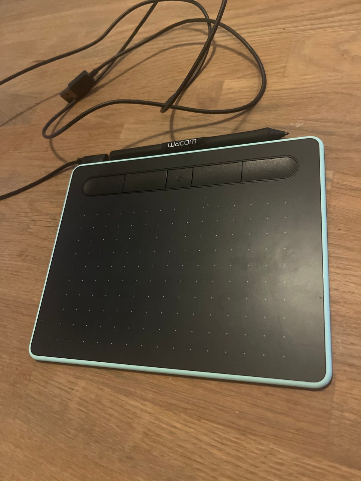 Wacom Intuos tekentablet met pen en USB-kabel, Computers en Software, Ophalen of Verzenden, Zo goed als nieuw, Bedraad