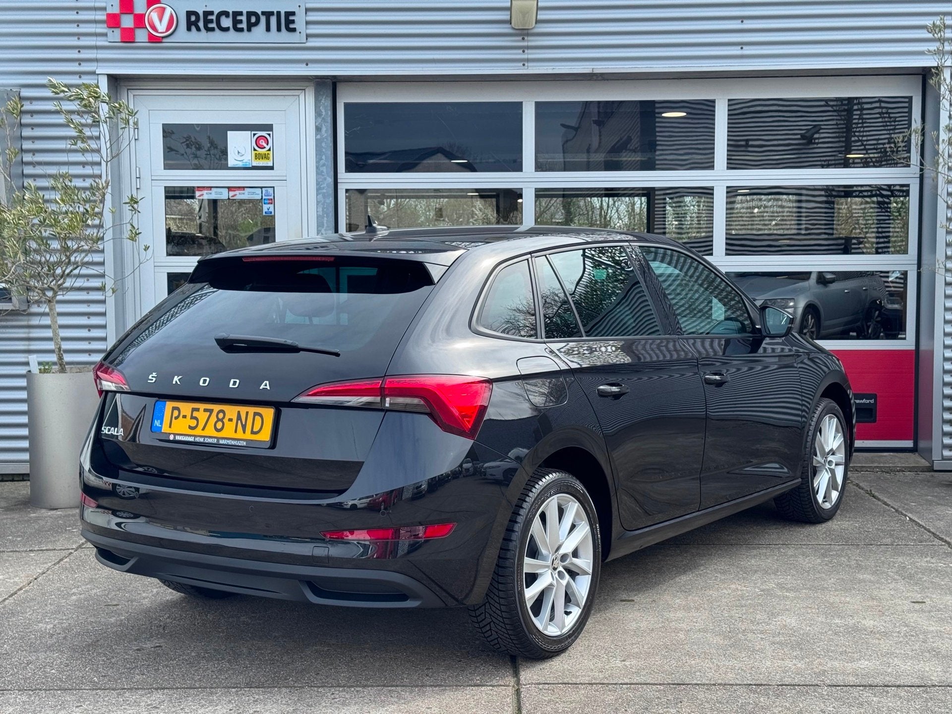 Skoda Scala 1.0 TSI Sport Business DSG/ Adapt cruise / Carpl, Auto's, Dealer onderhouden, Scala, Gebruikt, Euro 6
