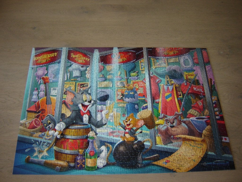 Puzzel Ravensburger TOM & JERRY HALL OF FAME 1000 st., Hobby en Vrije tijd, Denksport en Puzzels, Ophalen of Verzenden, 500 t/m 1500 stukjes