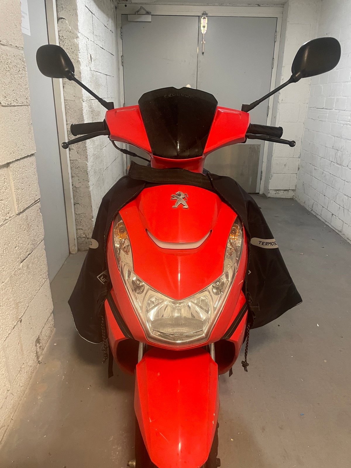 Peugoet kisbee 50cc 60km/h 2018., Fietsen en Brommers, Ophalen, Gebruikt, Benzine, Overige modellen
