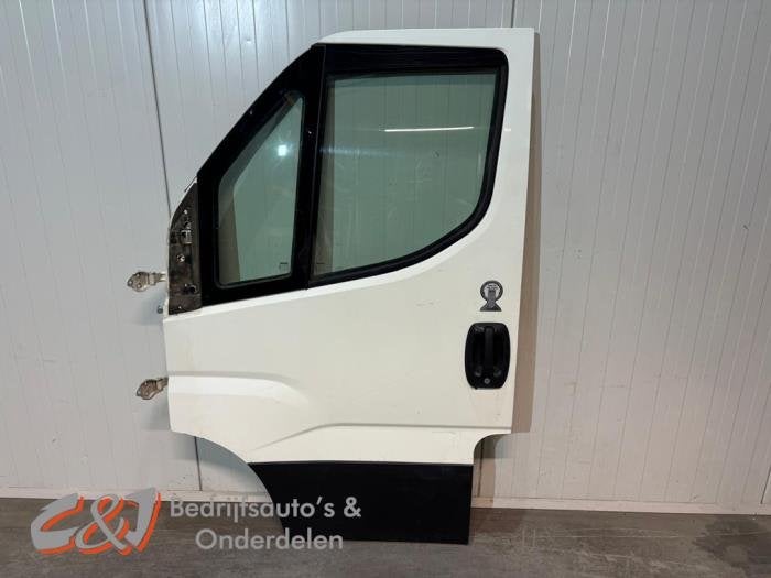 Portier 2Deurs links van een Iveco New Daily