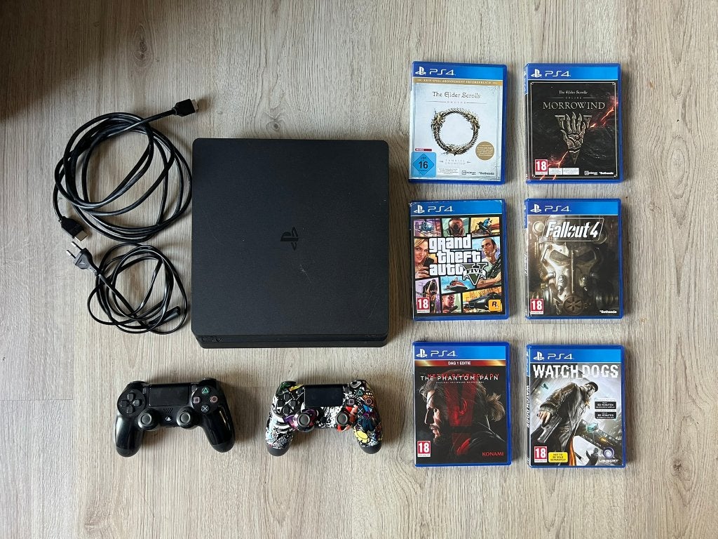 PlayStation 4 - 2TB + 2 controllers + 6 spellen, Gebruikt, Met 2 controllers, Ophalen of Verzenden, Met harde schijf