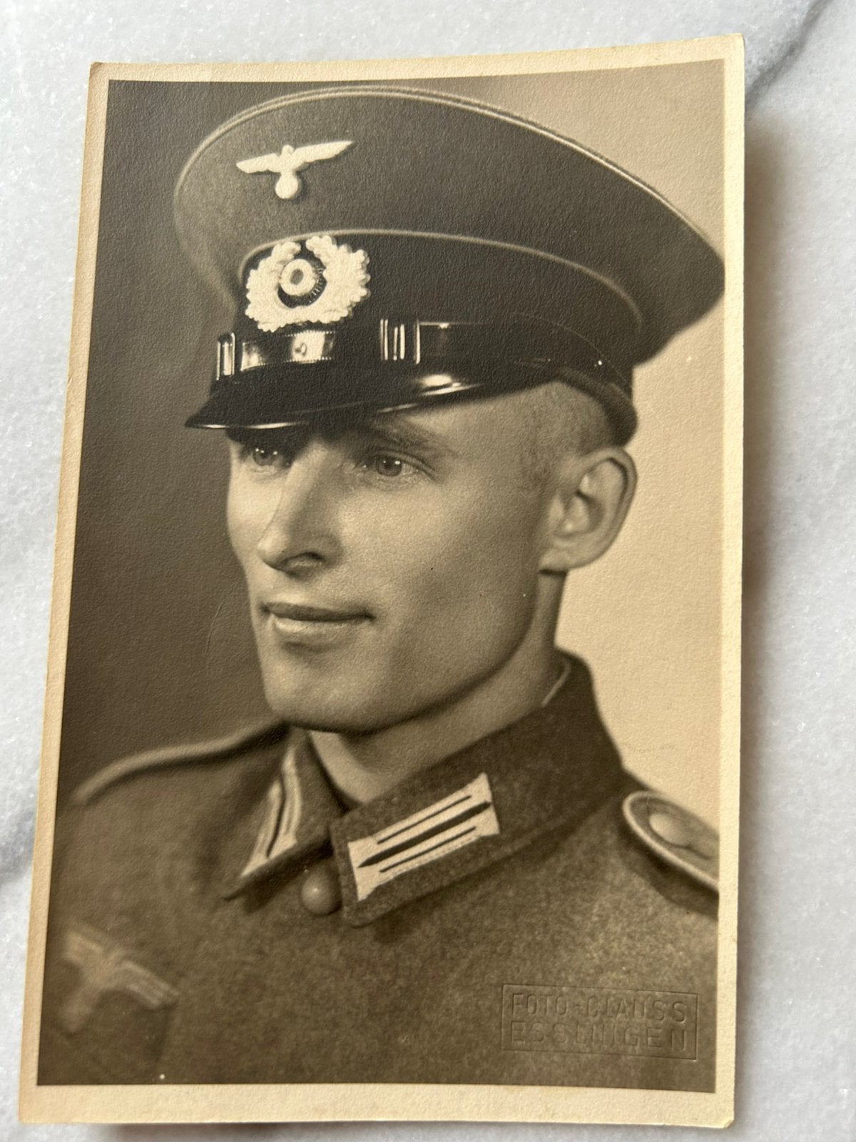 Wo2: fotokaart Duits soldaat in uniform schirmmutze, Verzamelen, Militaria | Tweede Wereldoorlog, Ophalen of Verzenden, Duitsland