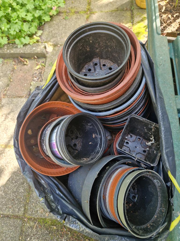 GRATIS Plastiek potten alle maten, Tuin en Terras, Ophalen, Kunststof, Gebruikt, Rond